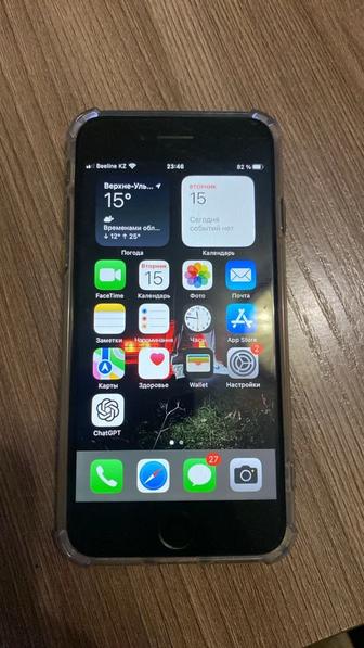 Продам IPhone 8