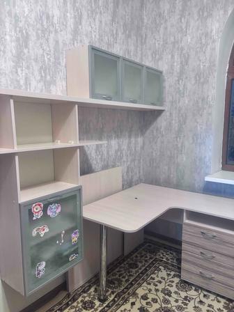 Уголок с рабочим столом