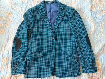 Пиджак и джинсы