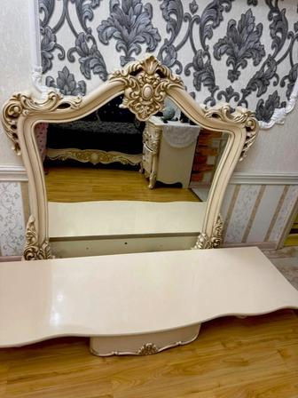 Продам туалетный столик