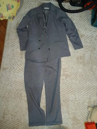 Костюм серый