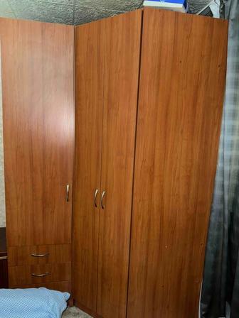 Продам шкаф угловой и пенал