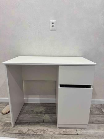 Письменный стол