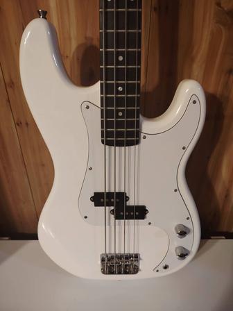 Продам бас-гитару Rockdale Stars PB Bass White