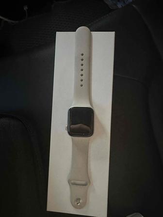 Apple Watch SE (Gen2) 40mm Starlight Al Star SB S/M GPS