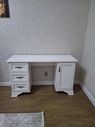 Стол туалетный и тумбы Кентукки