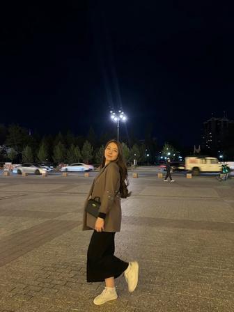 Официант / официантка