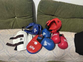 Экипировка шлем перчатки