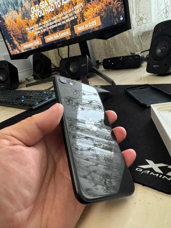 Продам i Phone SE 2020 64Gb