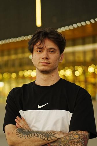 Официант / официантка