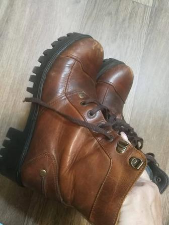 Кожаные ботинки в стиле casual / military