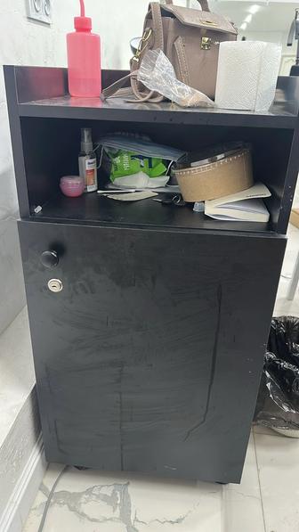 Кушетка, помощник, черный плед, черный чехол