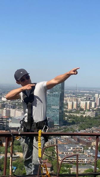 Промышленные альпинисты в Алматы мойка фасадов, установка кондиционер, монт