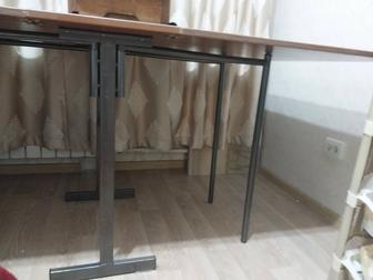 Раскладной стол с железными ножками