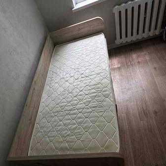 Продаю кровать и стол читательный

-Кровать с мягким изголовьем