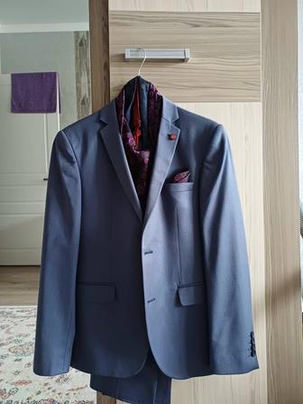Продам классический костюм тройка