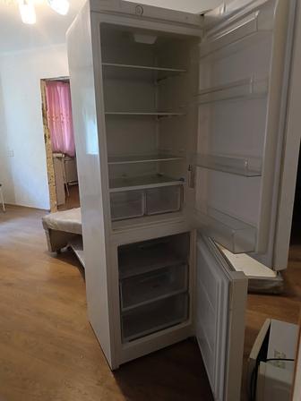 Холодильник Indesit