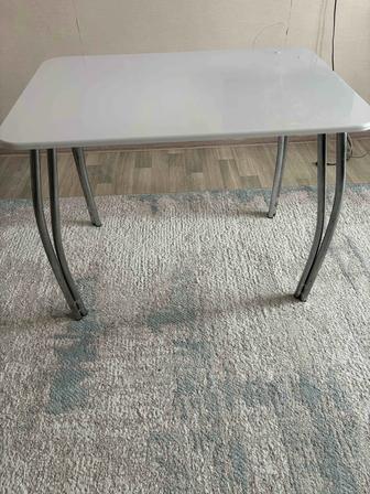 Кухонный стол