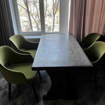 Стол и стулья