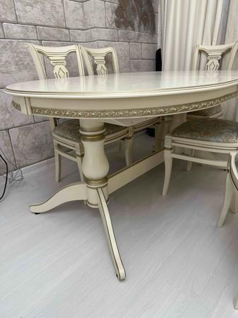 Стол и стулья