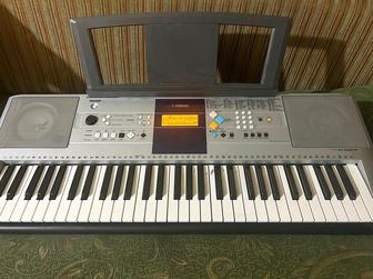 YAMAHA PSR-E323