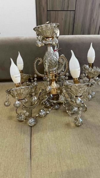 Продам люстру