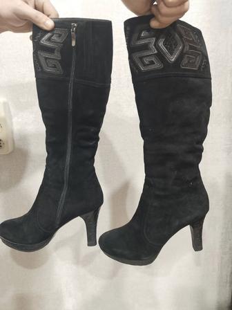 Продам женские натуральные сапожки