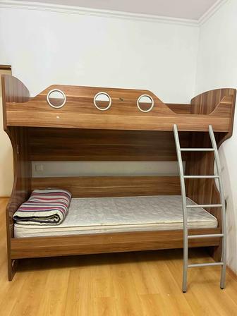 Кравать, двухярусный