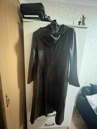 Продается женский кожаный плащ