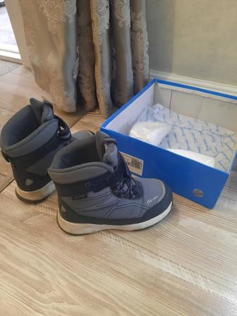 Продам детские ботинки
