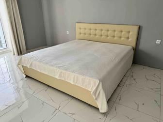 Продам двуспальную кровать с матрасом