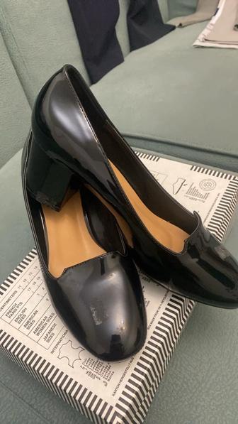 Туфли черные лаковые новые,кожанные натуральные