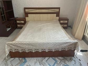 двуспальная кровать, 2 шт прикроватные тумбочки, комод