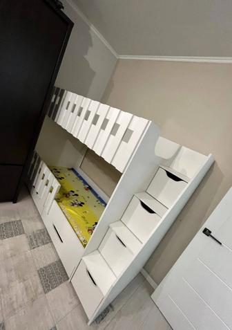 Продам кровать двухъярусную детскую, в отличном состоянии