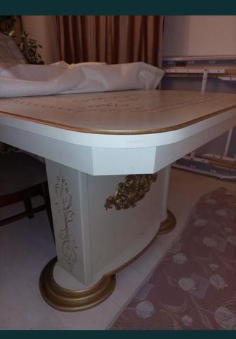 Стол для гостиной