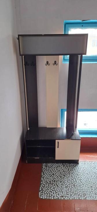 Отдам прихожую шкаф