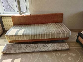 Отдам бесплатно диван и ковер