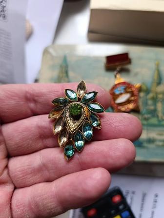 Старинная брошь винтаж ретро антураж