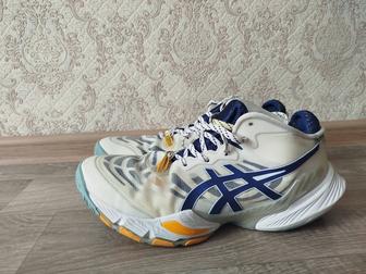Продам кроссовки Asics Metarise