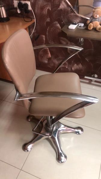 Кресло парикмахерское