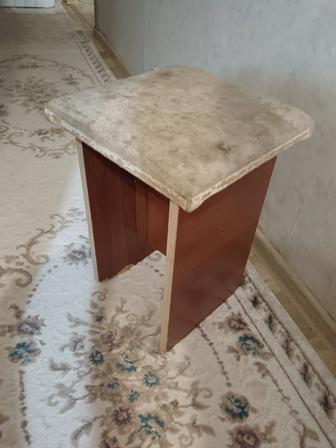 Продам стол и стульчики