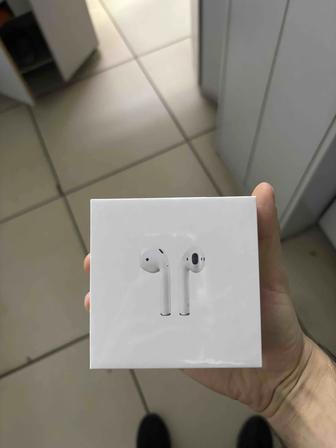 Продам наушники AirPods 2 ,оригинальные ,запечатанные