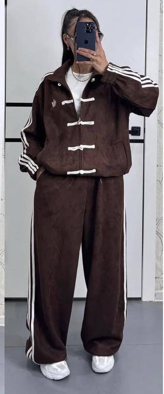 Женский спортивный костюм