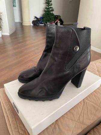 женские кожанные сапожки