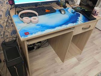 Продам компьютерный стол и колонку