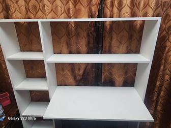 Стол для компьютера и этажерка.