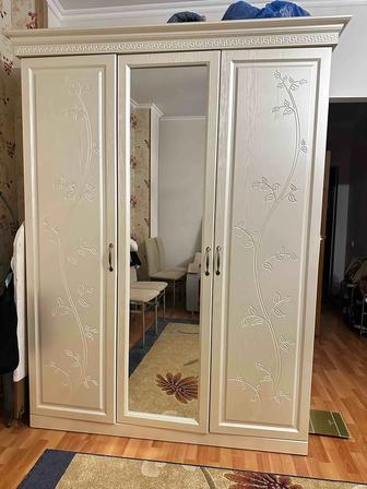 Шкаф