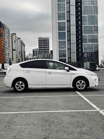 Toyota Prius на прокат в Астане