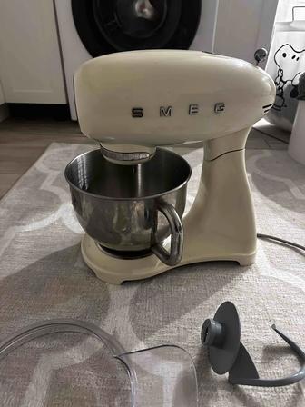 В продаже миксер SMEG