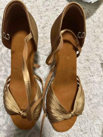 Танцевальные туфли